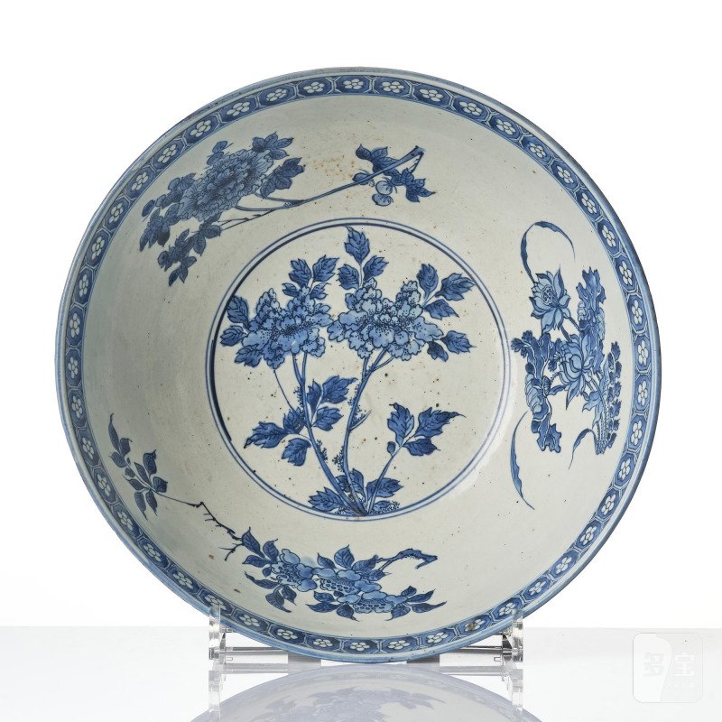 A large blue and white 'figural' bowl, - 图5